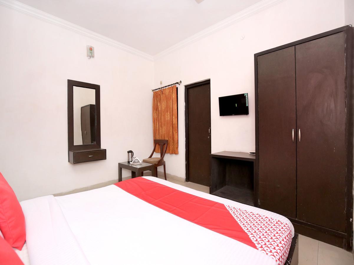 Oyo 12972 Hotel Krishna Castle Amritsar Exterior foto